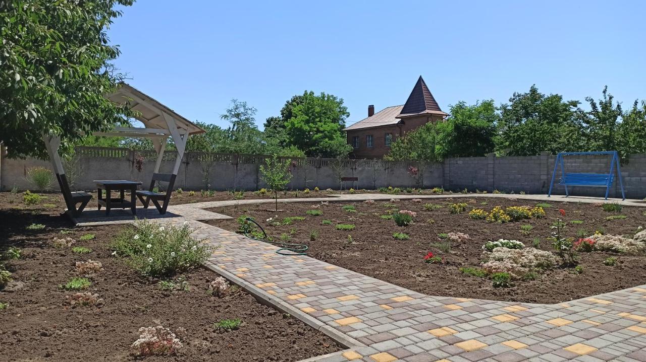 Eco House Hotell Tjornomorsk Exteriör bild