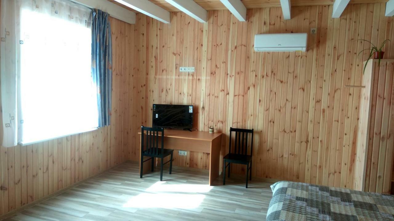 Eco House Hotell Tjornomorsk Exteriör bild